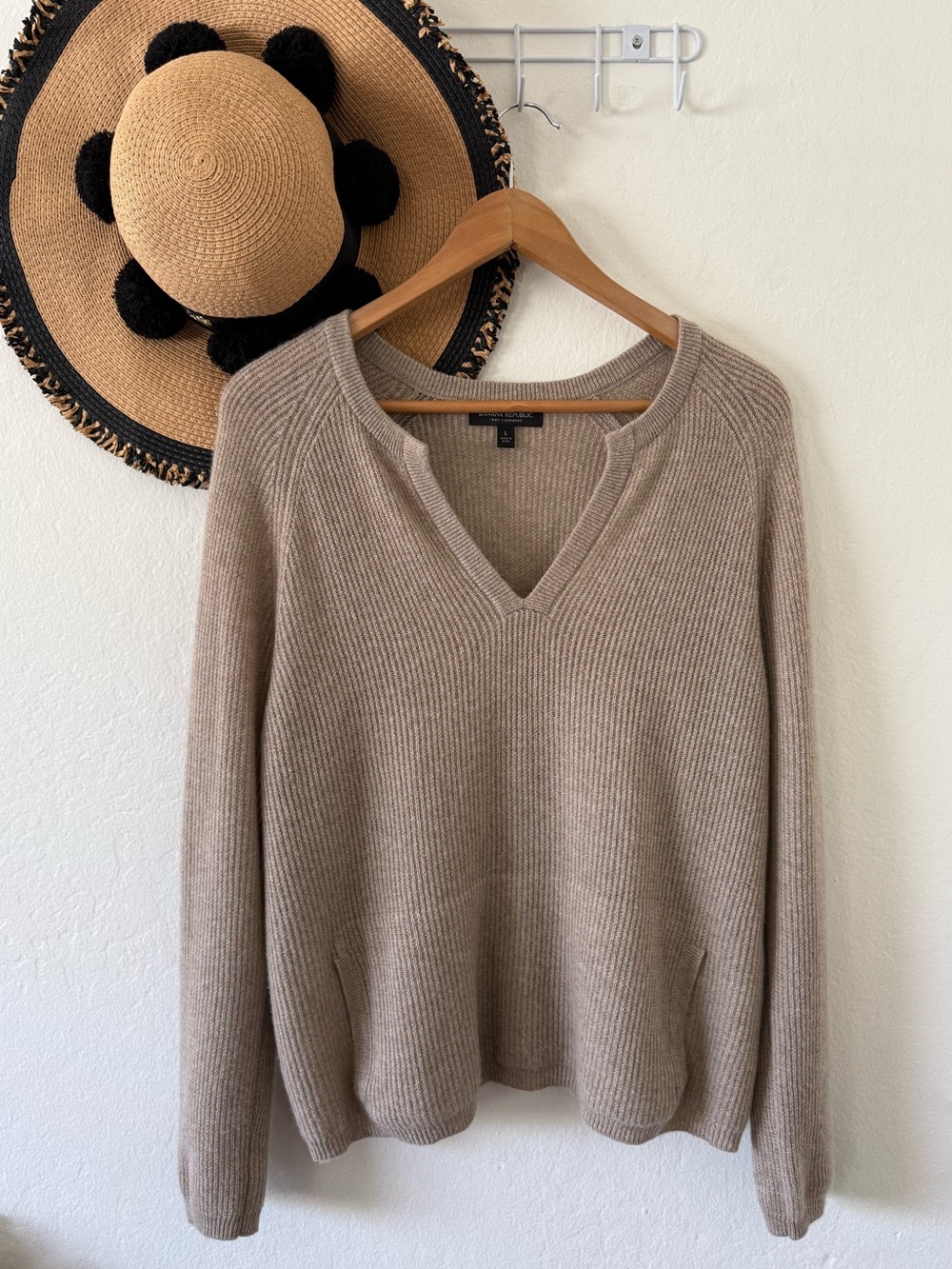 Banana Republic Beige Ribbed Knit Cashmere Sweater Size Large Cozy Minimalist